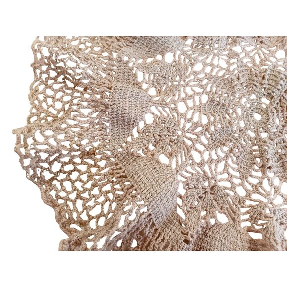 Vintage Grandma's Hand Crochet Ruffled 17" Handmade Beige Table Topper Pineapple - Picture 4 of 7